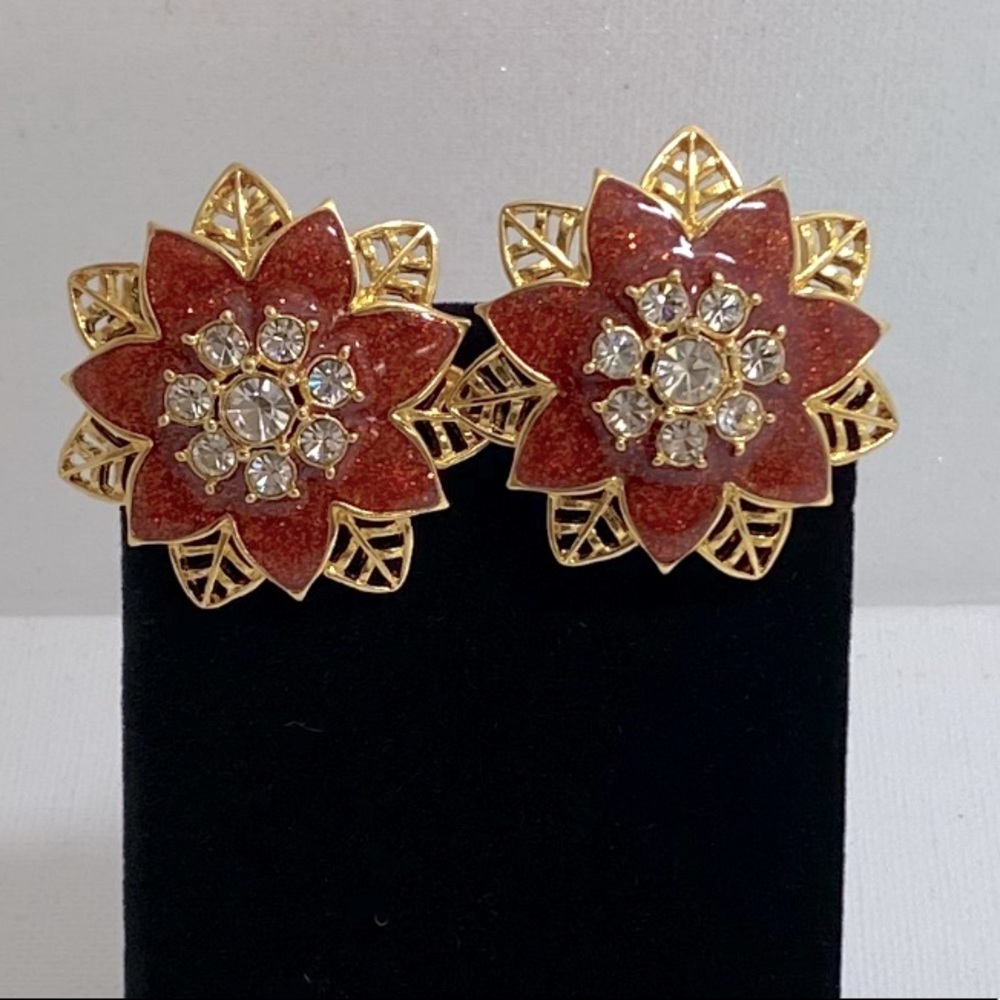 Vintage fashion flower clip on earrings